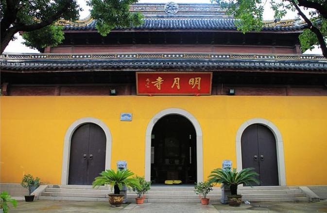 云南镇雄山体滑坡：一对60余岁夫妻遇难，手拉手在废墟中被寻获